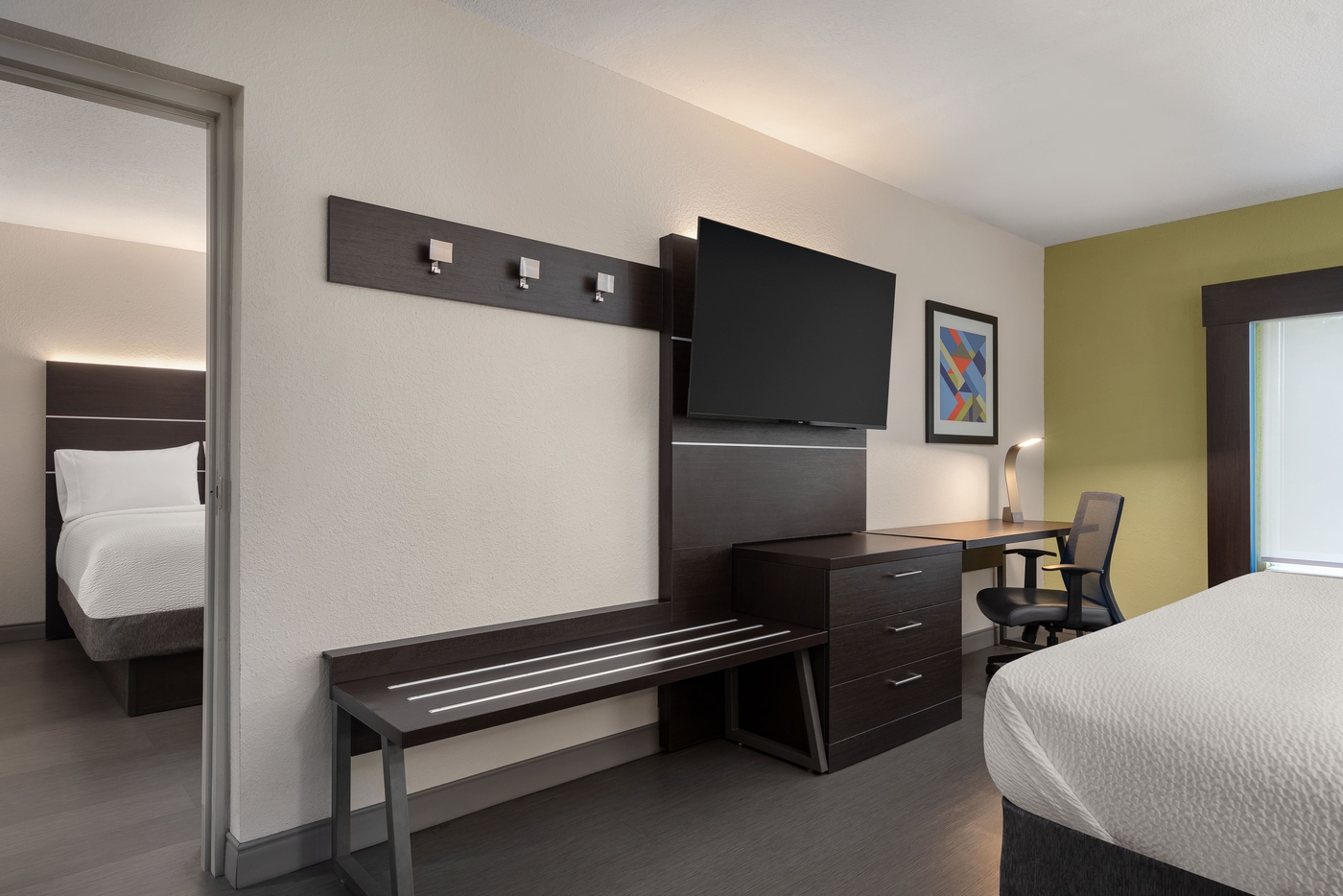 1 King Standard Extra Floor Space